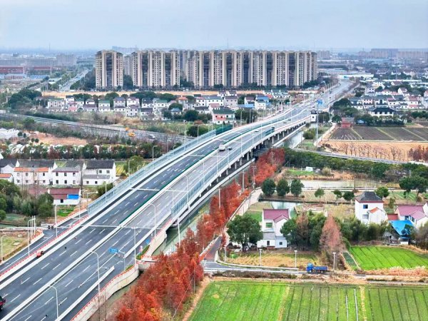 G320公路松江段完成成就，今天上昼双向六车谈全面通车